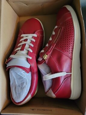 Earth Red Leather Lace-Up Sneakers Size 10W